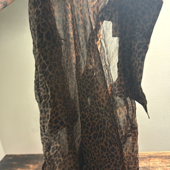 Draper’s & Damon’s animal print leopard button down top sheer silk vintage chic - Picture 8 of 11